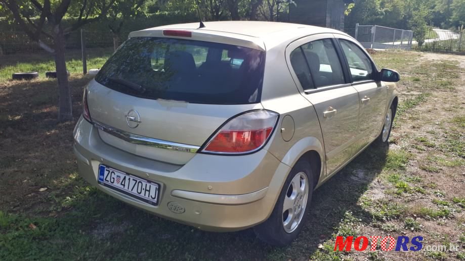 2005' Opel Astra 1,7 Cdti photo #4