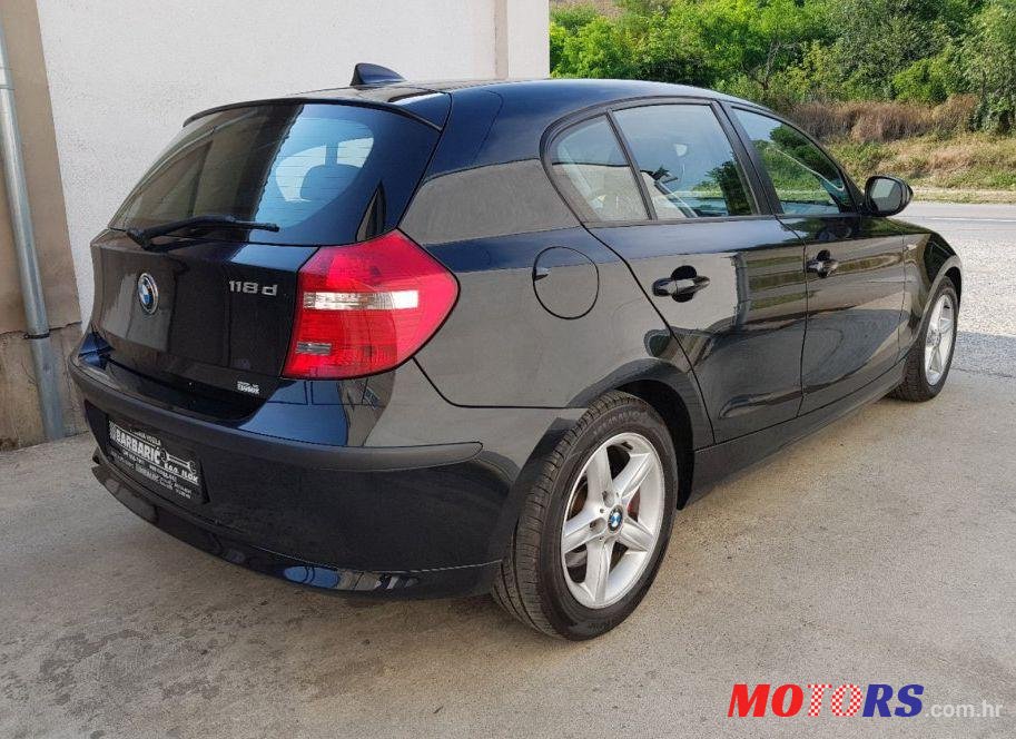 2010' BMW Serija 1 118D photo #2