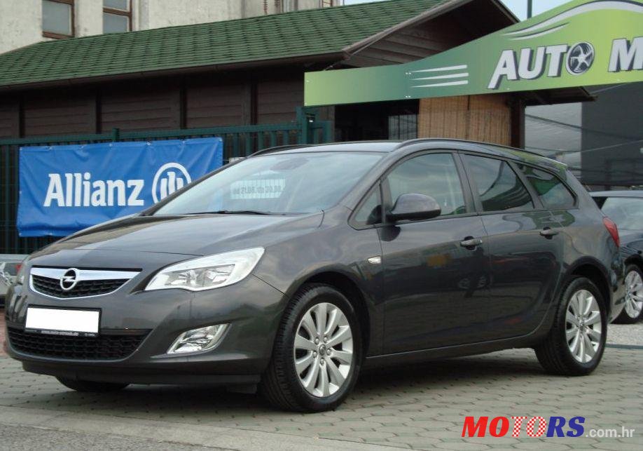 2011' Opel Astra Karavan photo #1