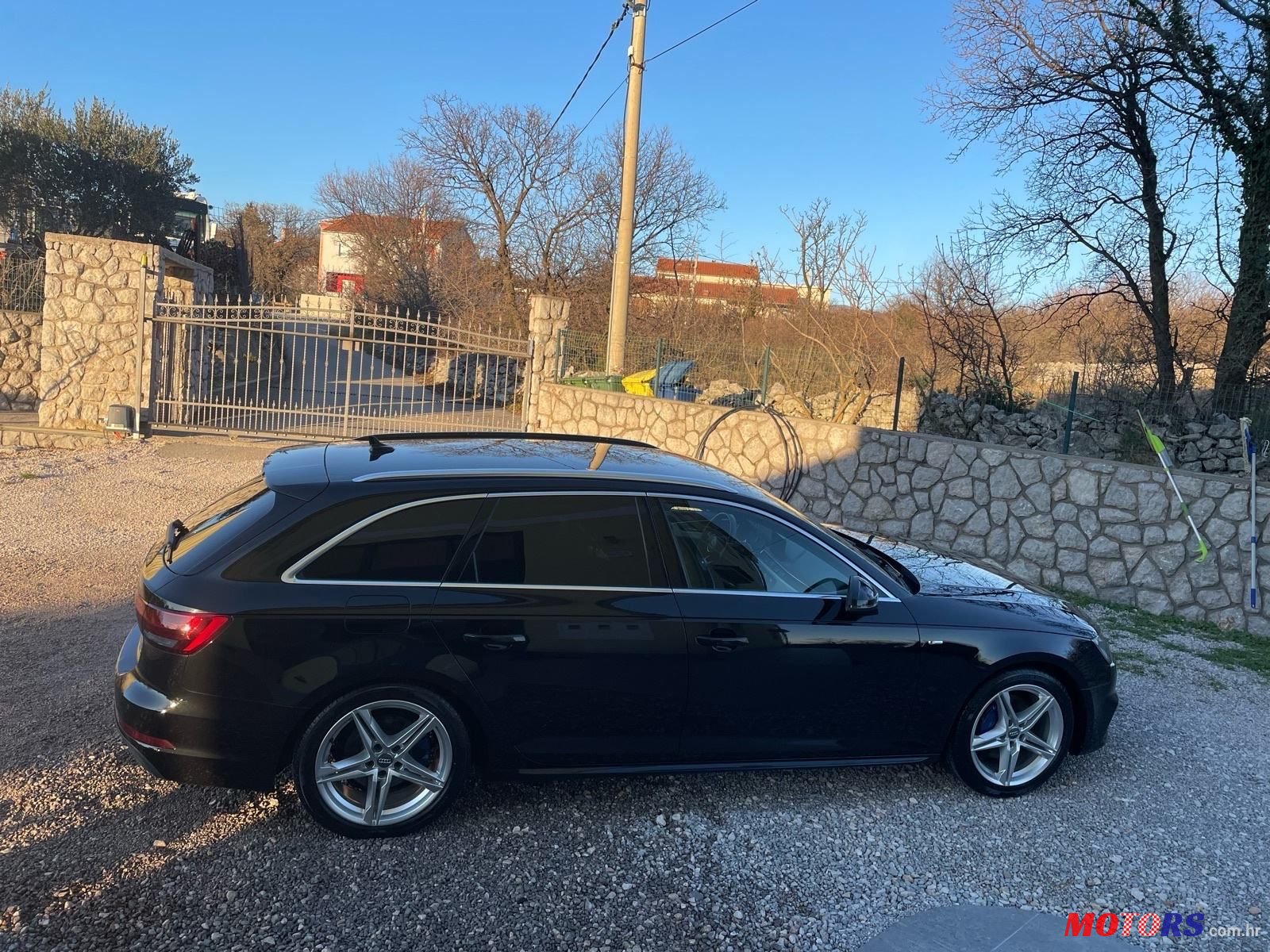 2016' Audi A4 Avant photo #6