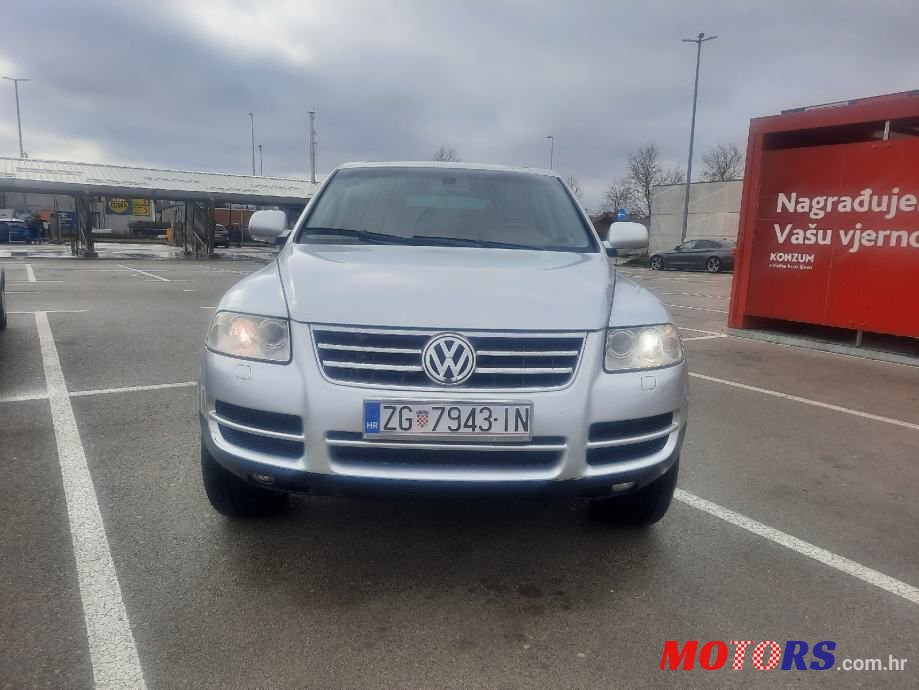 2005' Volkswagen Touareg photo #2