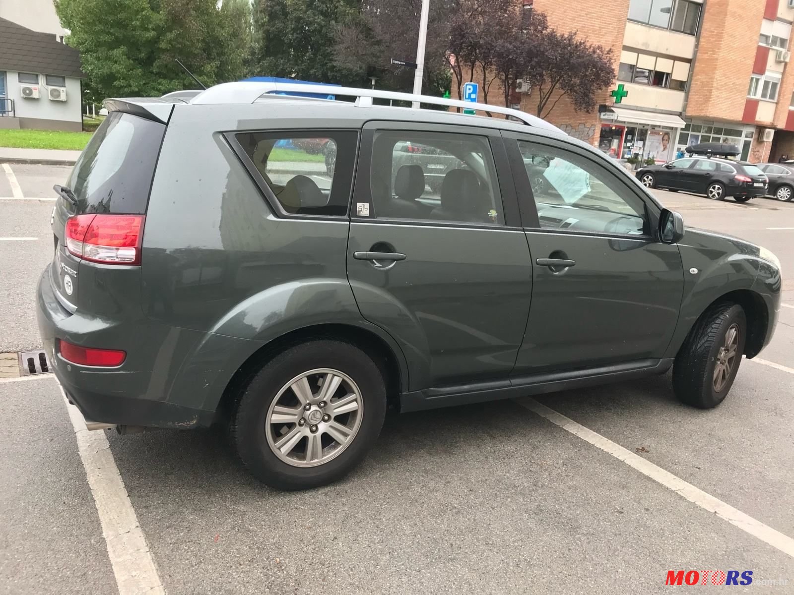2009' Citroen C-Crosser 2.4 photo #3
