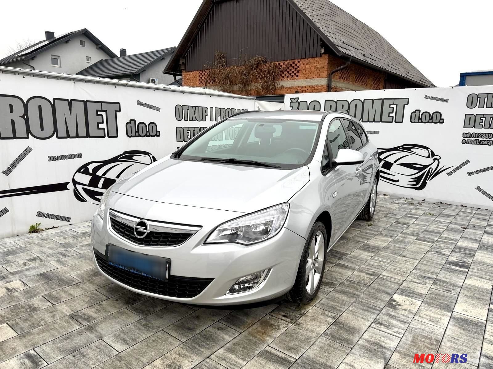 2011' Opel Astra Karavan photo #5