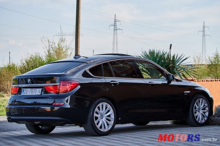 2012' BMW Serija 5 530Xd photo #6