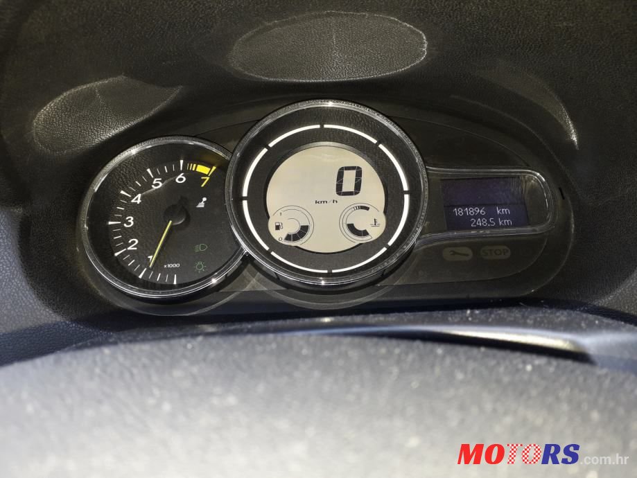 2009' Renault Megane Grandtour photo #3