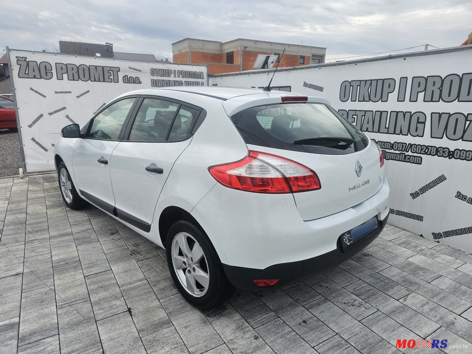 2011' Renault Megane 1.6 photo #4