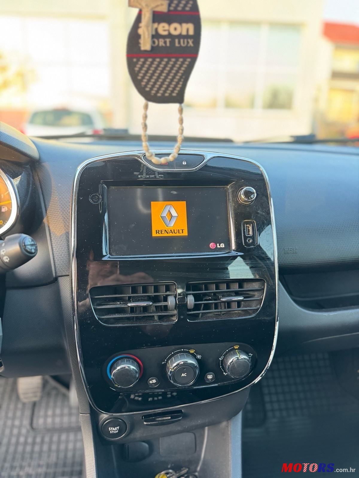 2014' Renault Clio 1.5 Dci photo #6