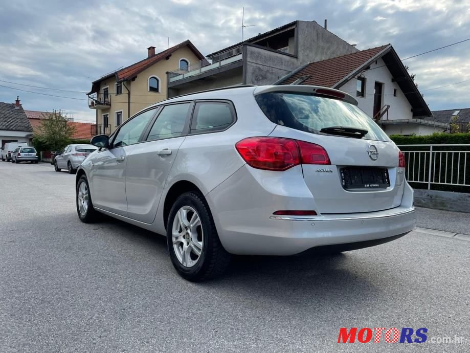 2014' Opel Astra Karavan photo #4