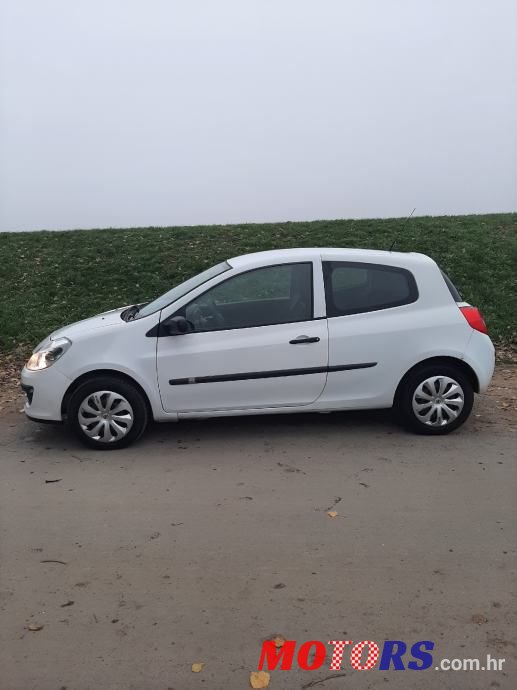 2008' Renault Clio photo #4