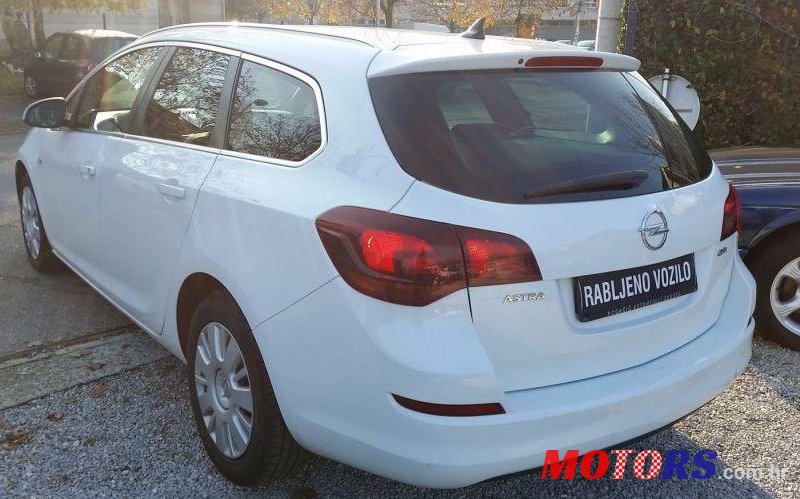 2011' Opel Astra Sports 1,7 Cdti photo #2