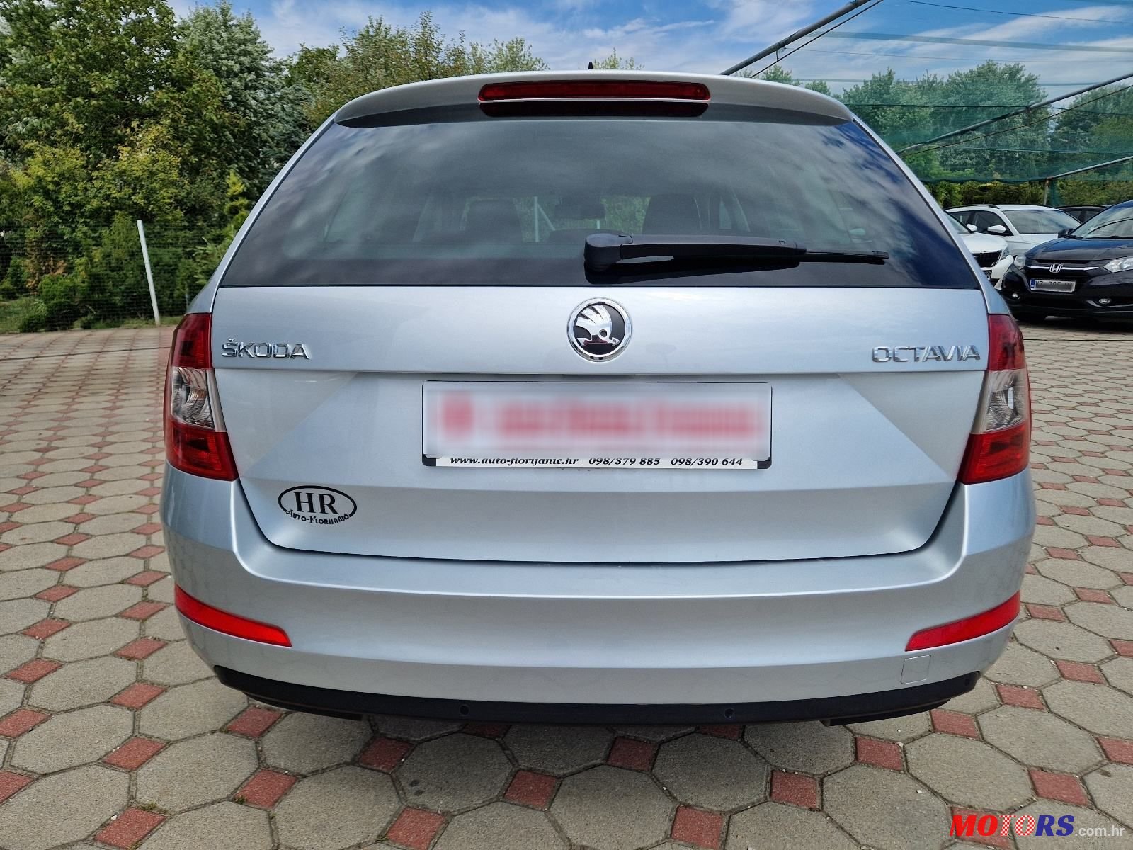 2013' Skoda Octavia Combi photo #6