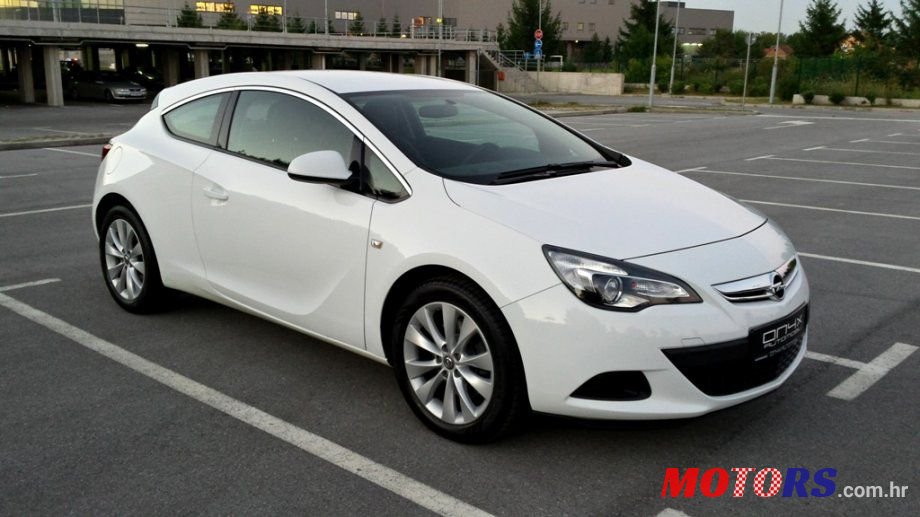 2014' Opel Astra Sport photo #3