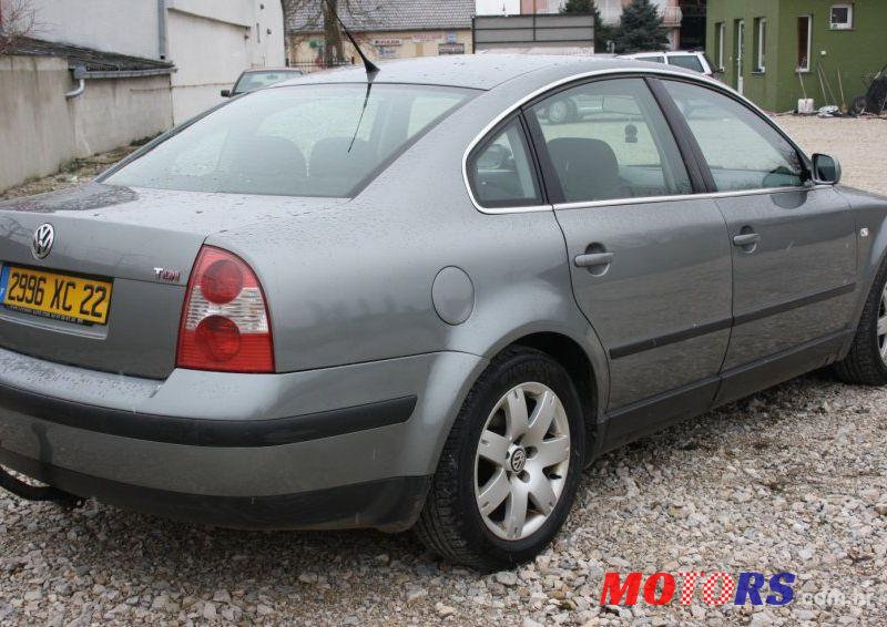 2003' Volkswagen Passat 1,9 Tdi photo #2