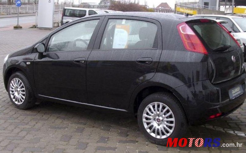 2009' Fiat Punto Evo Gradne photo #1