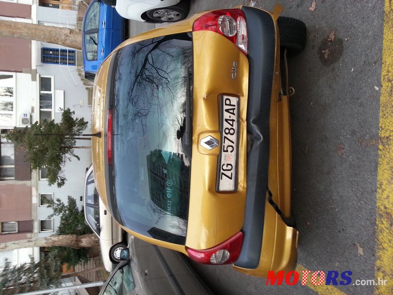 2003' Renault Clio photo #2