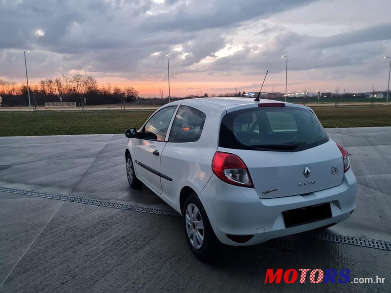 2010' Renault Clio 1,5 Dci photo #5