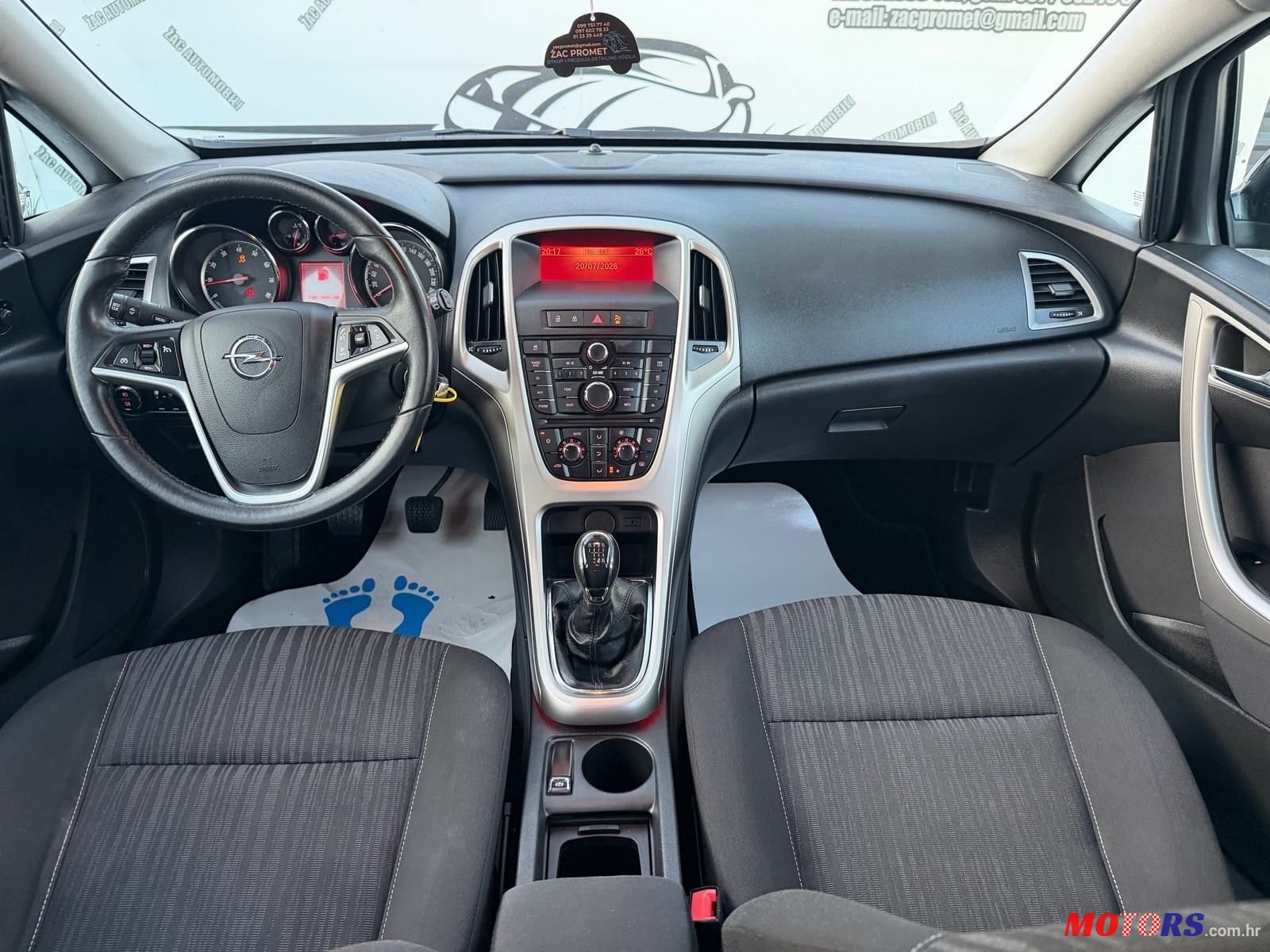 2011' Opel Astra Karavan photo #2
