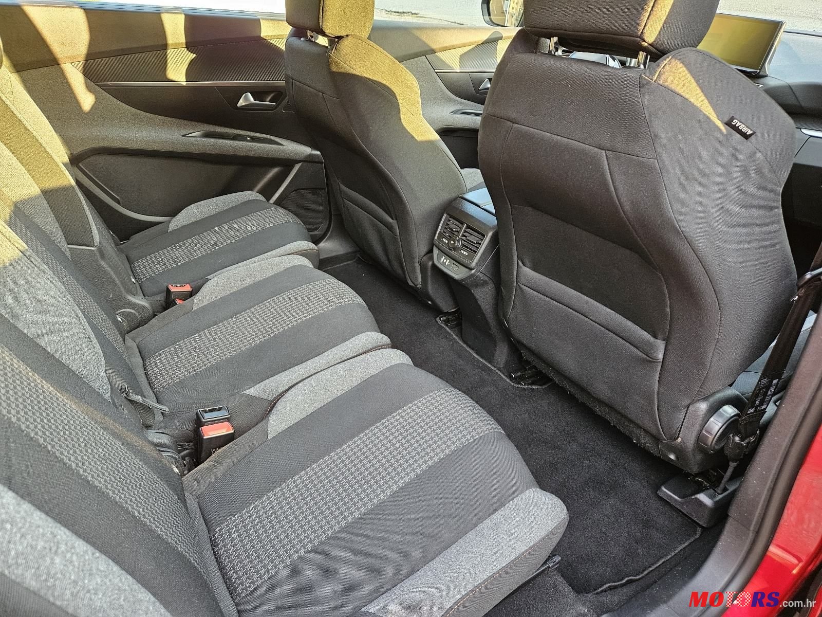 2021' Peugeot 5008 1,5 Bluehdi photo #6