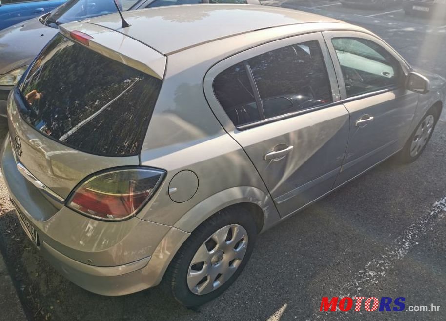 2007' Opel Astra photo #2