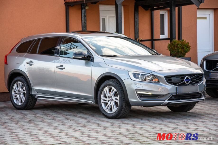 2016' Volvo V60 Cross Country D3 photo #1