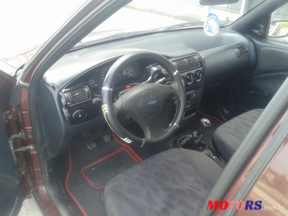 1995' Ford Escort photo #3