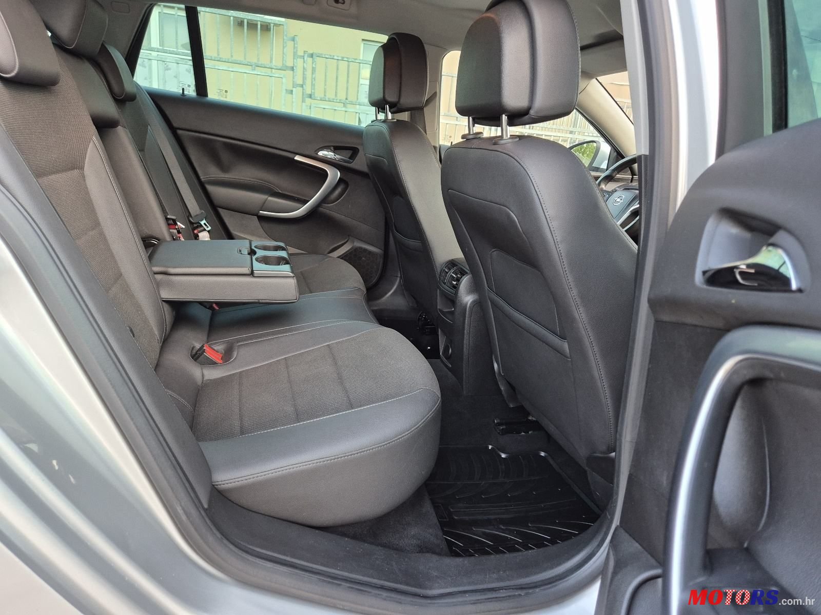 2010' Opel Insignia Karavan photo #6