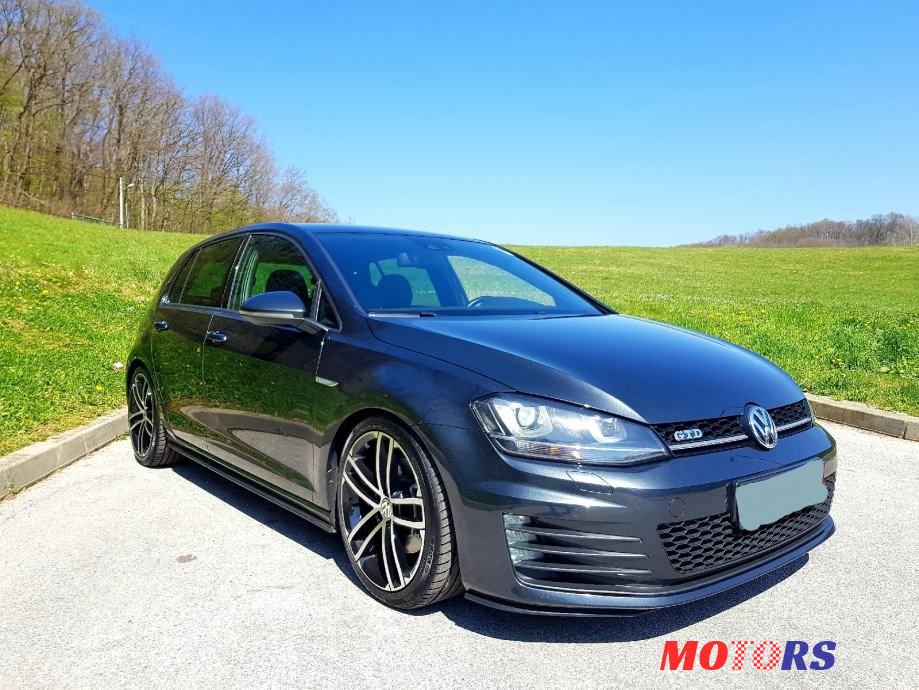 2013' Volkswagen Golf VII photo #1