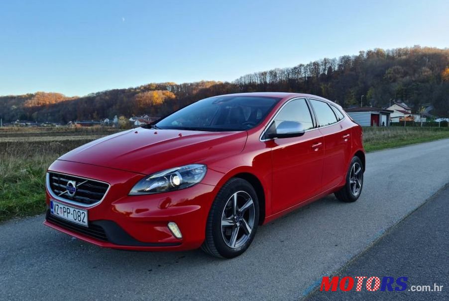 2015' Volvo V40 D2 photo #1