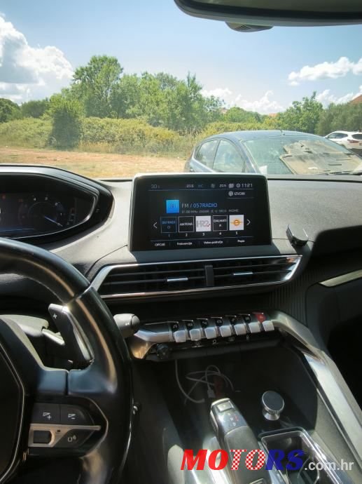 2019' Peugeot 5008 photo #3