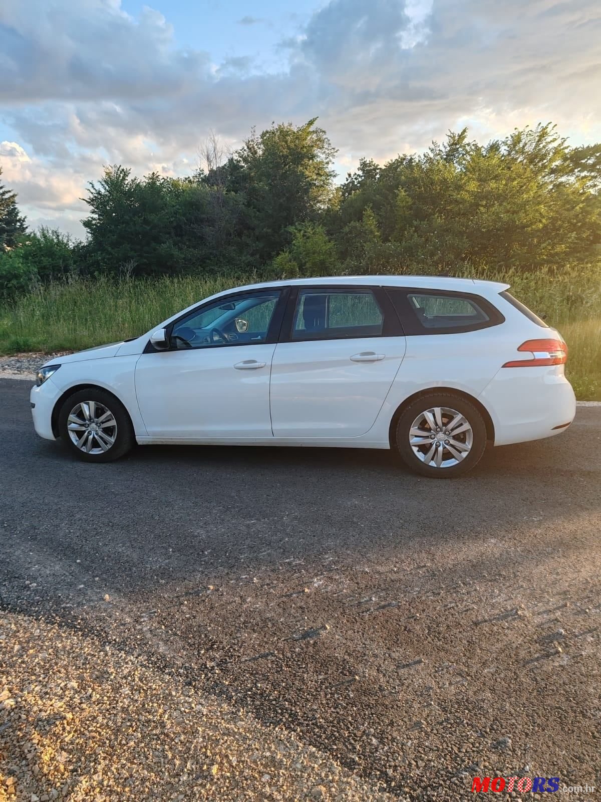 2014' Peugeot 308 Sw photo #5