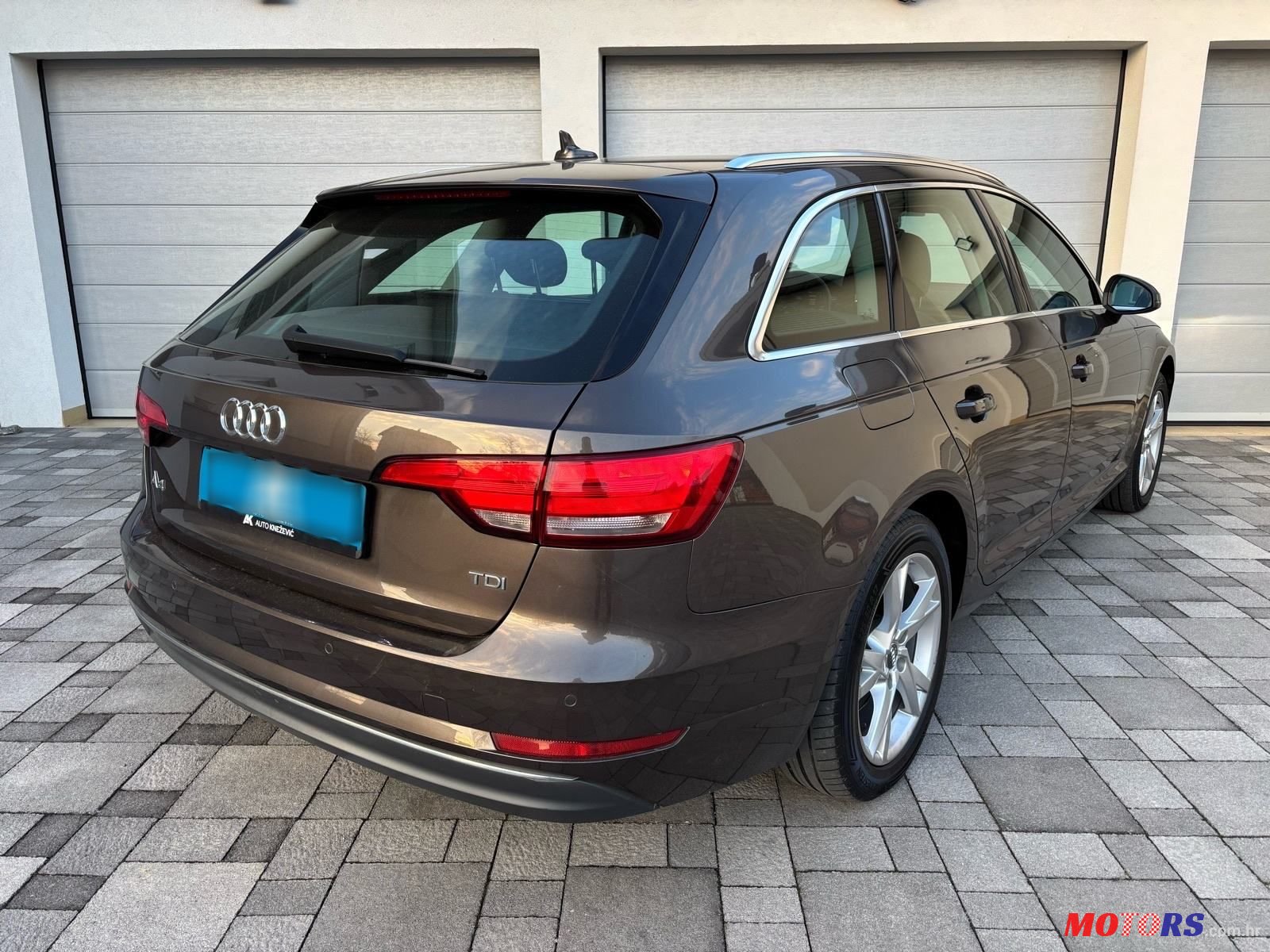 2016' Audi A4 Avant photo #6