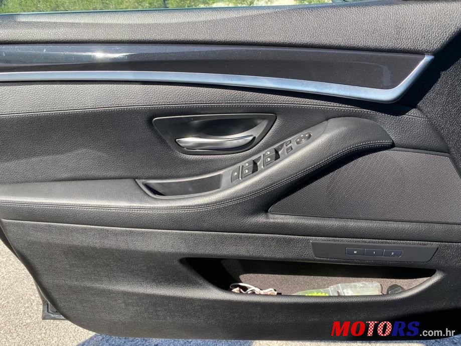 2013' BMW Serija 5 520D photo #6