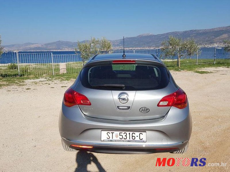 2013' Opel Astra 1.4 J photo #2