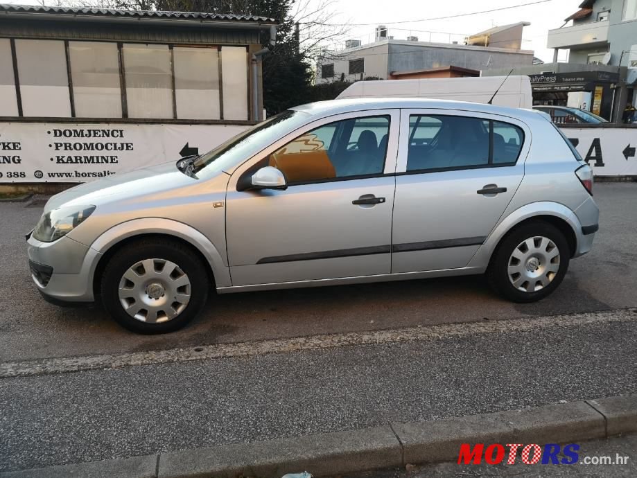 2005' Opel Astra 1,7 Cdti photo #2