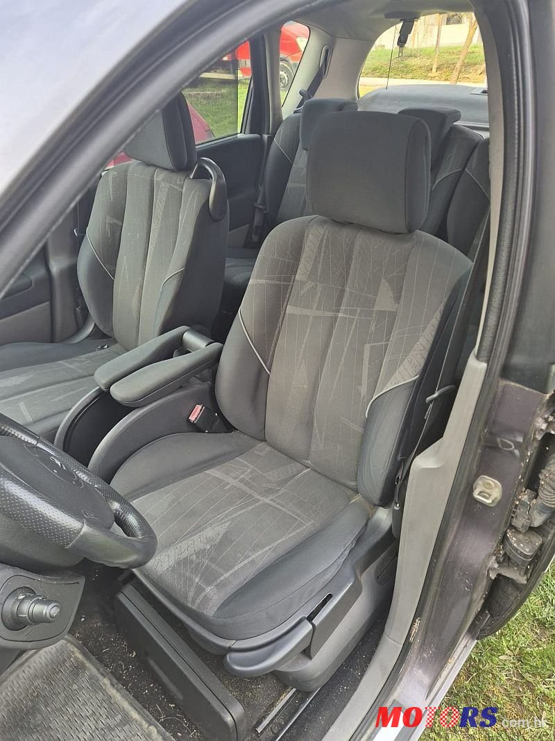 2006' Renault Megane Scenic photo #2