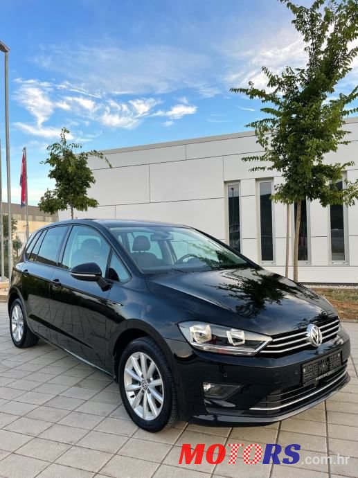 2015' Volkswagen Golf photo #2