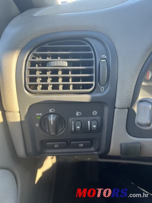 2003' Volvo S40 2,0 photo #3