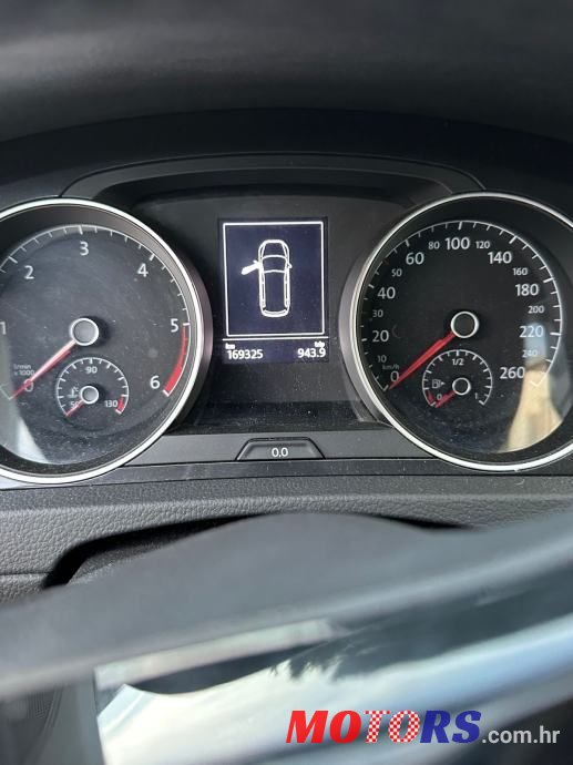 2017' Volkswagen Golf VII Variant photo #5