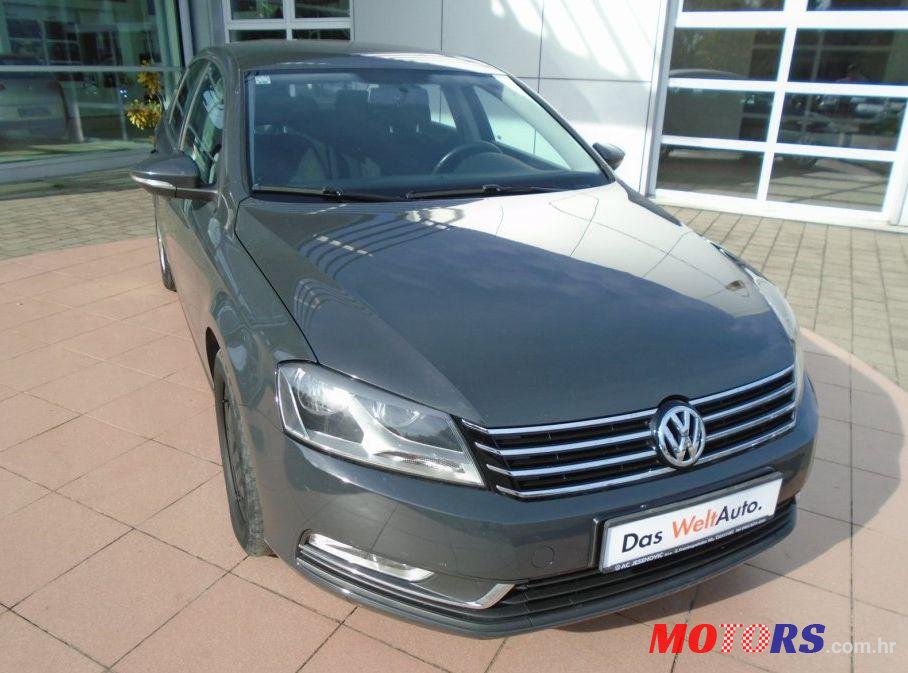 2011' Volkswagen Passat 1,6 Tdi photo #1