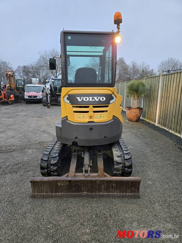 2015' Volvo photo #2