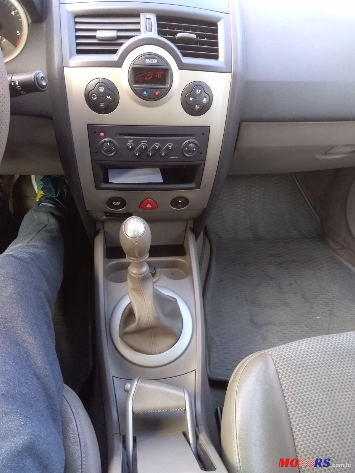 2004' Renault Megane Grandtour photo #2