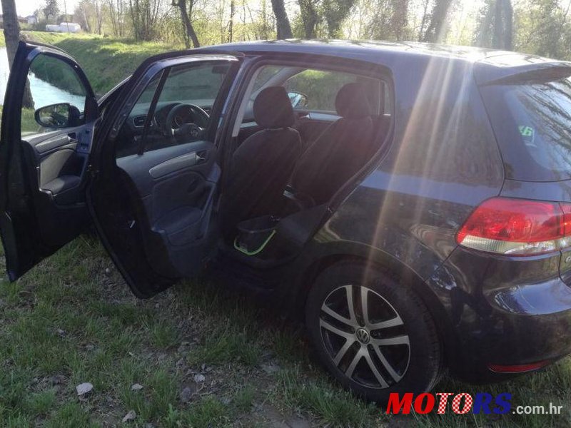 2010' Volkswagen Golf VI 1,6 Tdi photo #3