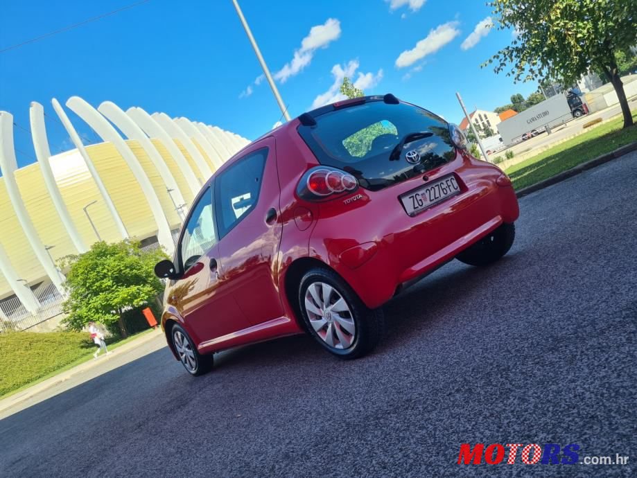 2013' Toyota Aygo photo #5