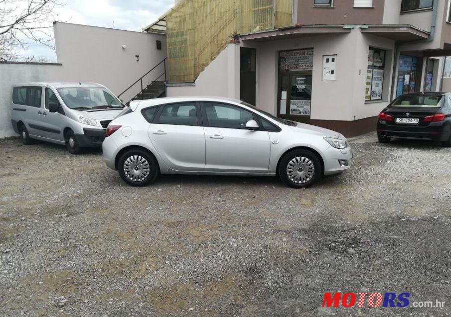 2010' Opel Astra 1,7 Cdti photo #1