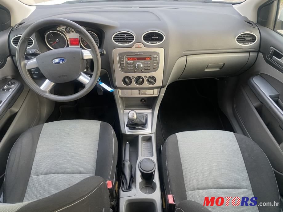 2010' Ford Focus Karavan photo #5