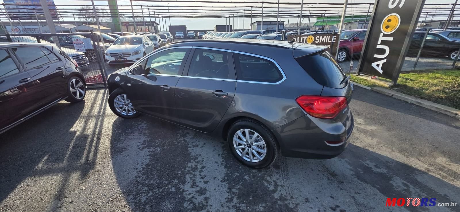 2012' Opel Astra Karavan photo #4