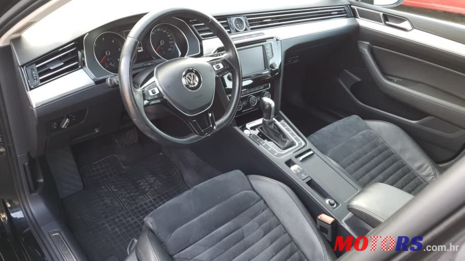 2015' Volkswagen Passat Variant photo #4