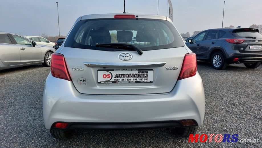 2017' Toyota Yaris photo #3
