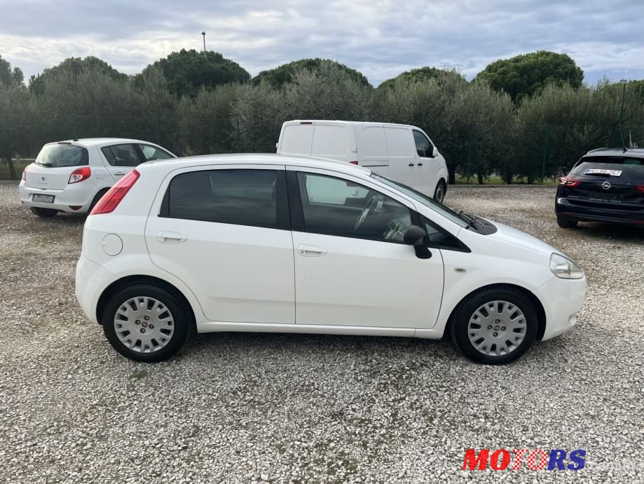 2009' Fiat Grande Punto photo #4