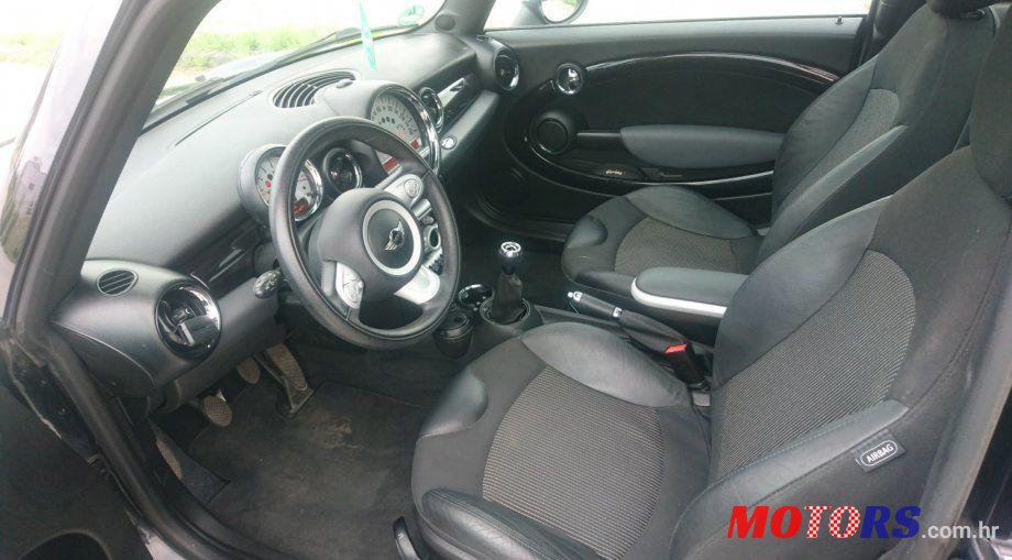2009' MINI Cooper Cooper D photo #1